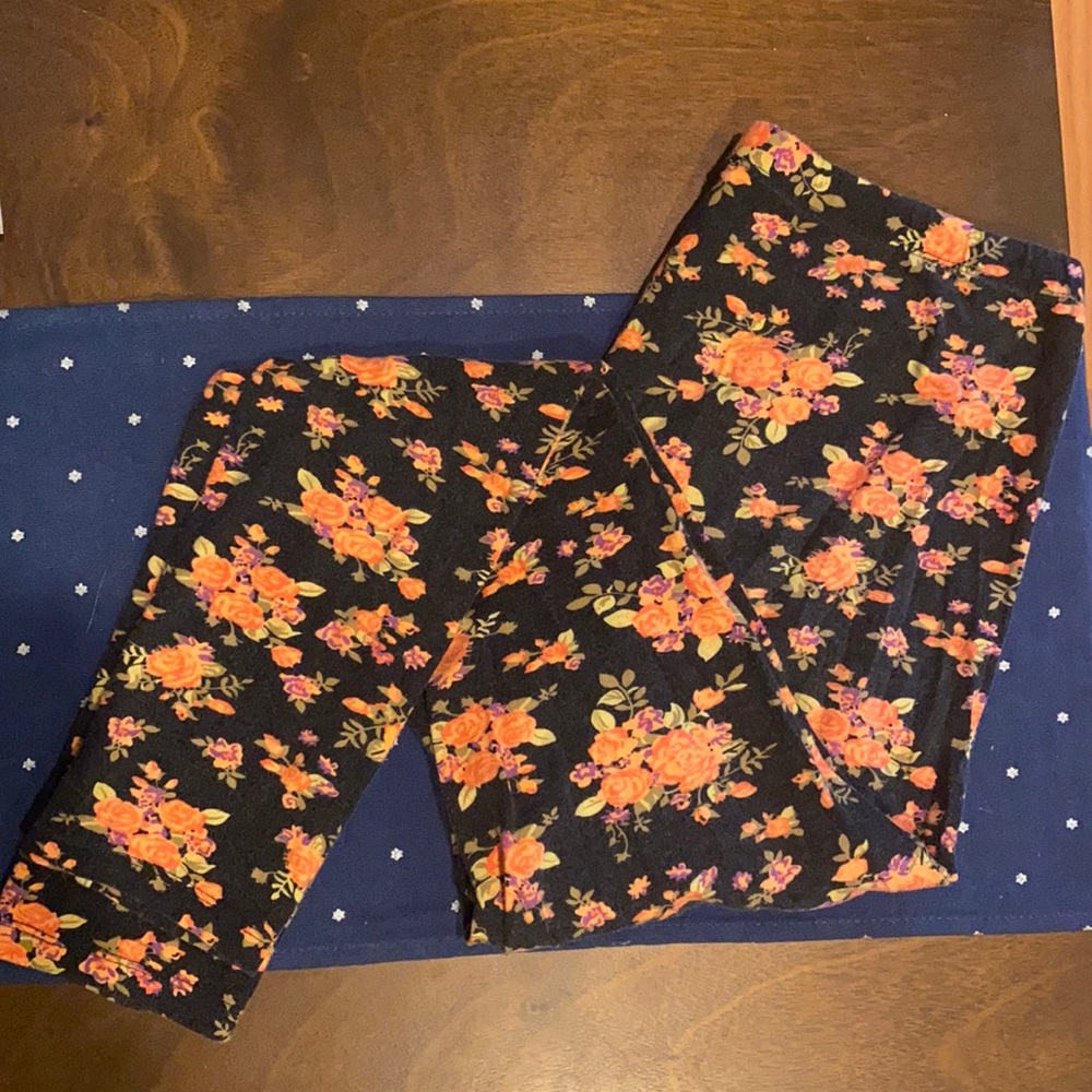 3/$10- Forever 21- Floral Leggings